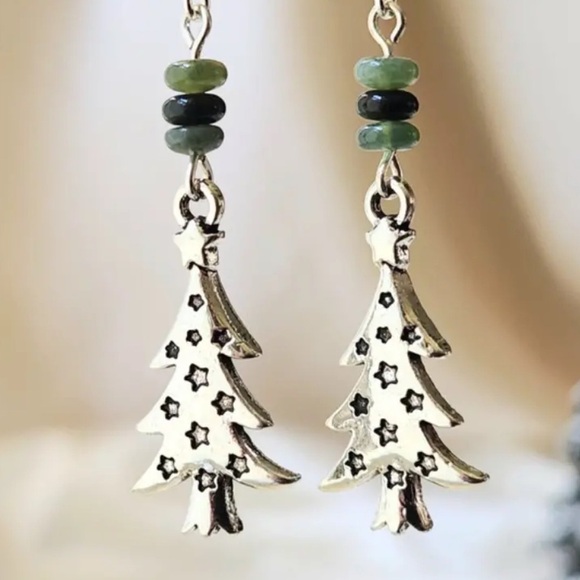 Antique Silver Boho Christmas Tree Dangle Drop Holiday Earrings New - Picture 2 of 5